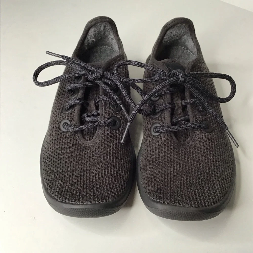 Allbirds Tree Runner in Charcoal Size 6.